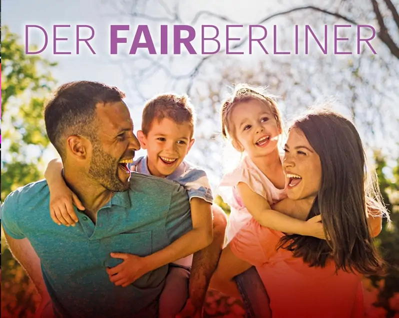 Ausschnitt der Titelseite des ersten, gedruckten Ausgabe vom FAIRBERLINER, dem MieterMagazin der Berlinovo Immobilien Gesellschaft mbH. Auf dem Bild ist eine fröhliche Familie in einem Park zu sehen.